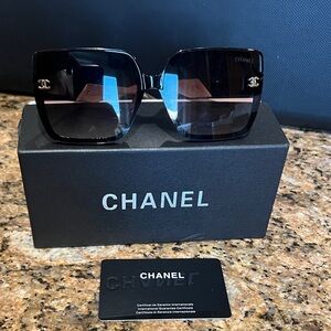 Brand new Auth. CHANEL Brown Sunglasses